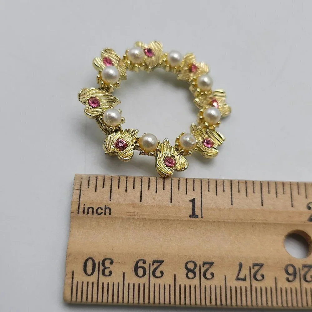 Vintage Gold Tone Heart Wreath Brooch With Faux Pearls Pink Rhinestones